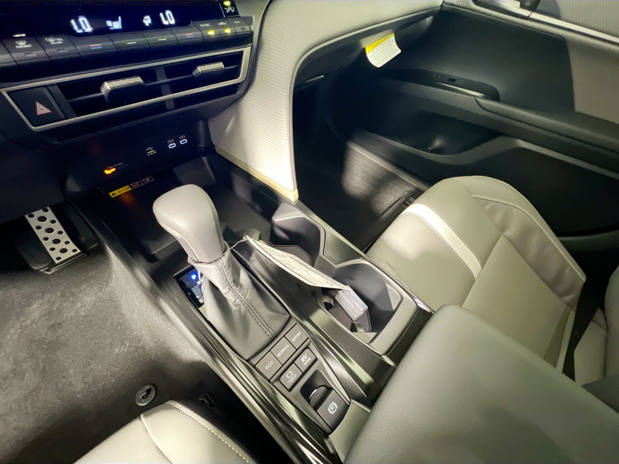 Used 2026 Toyota Camry SE FWD image 25