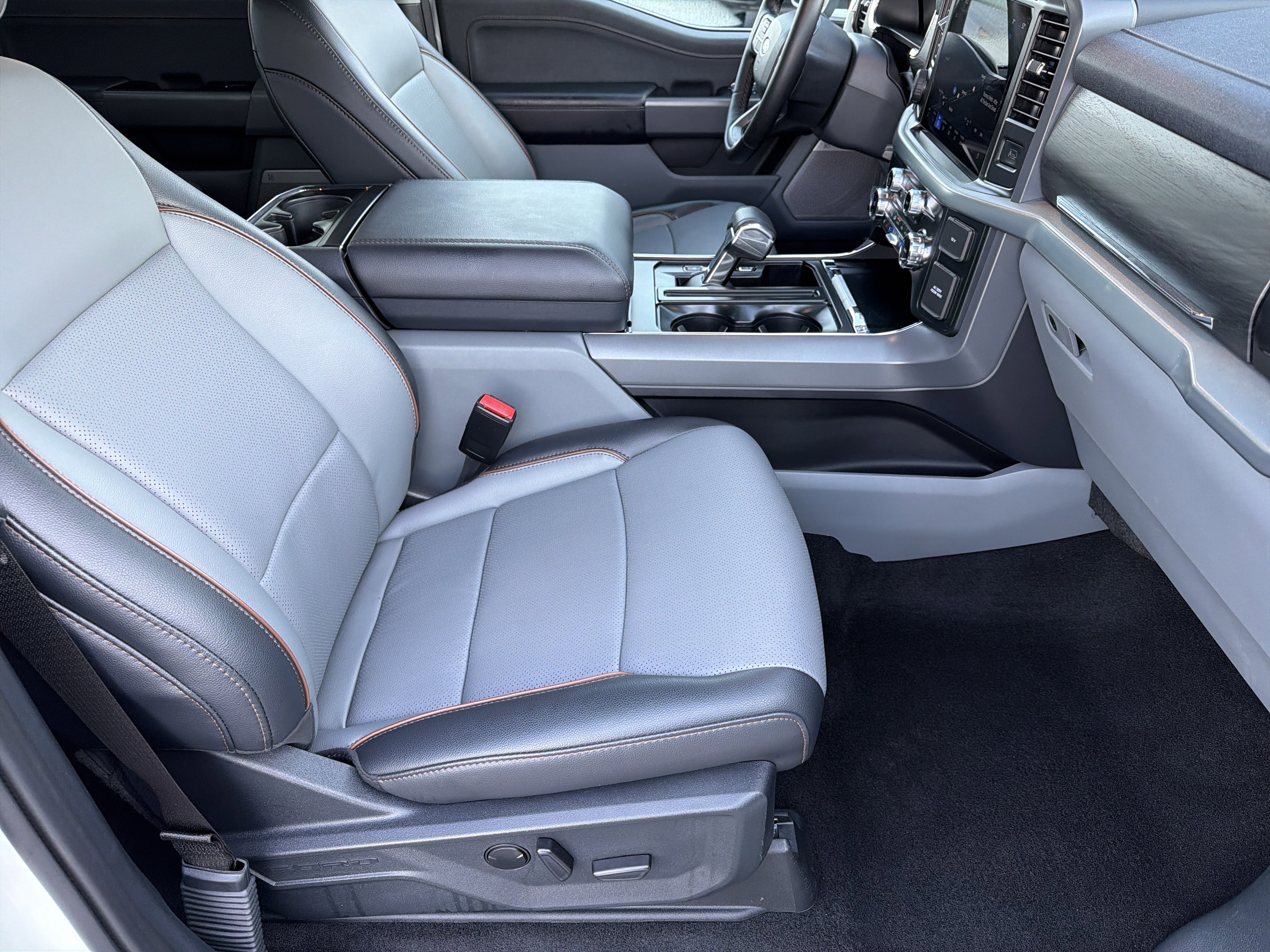 Used 2025 Ford F150 Lariat w/ Equipment Group 501A Mid image 14