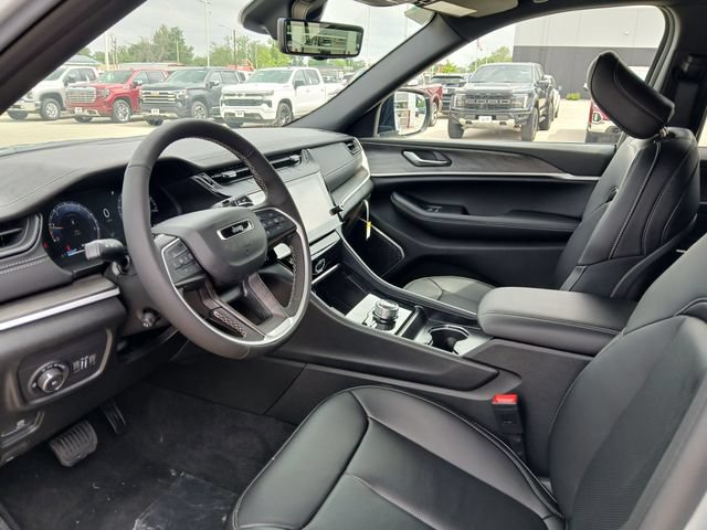 New 2026 Jeep Grand Cherokee L Limited w/ Luxury Tech Group II AWD/4WD image 11