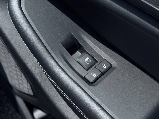 Used 2023 Jeep Grand Cherokee L Laredo AWD/4WD image 17