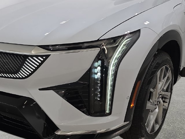 New 2027 Cadillac Optiq Luxury w/ LPO, Floor Liner Package AWD/4WD image 28