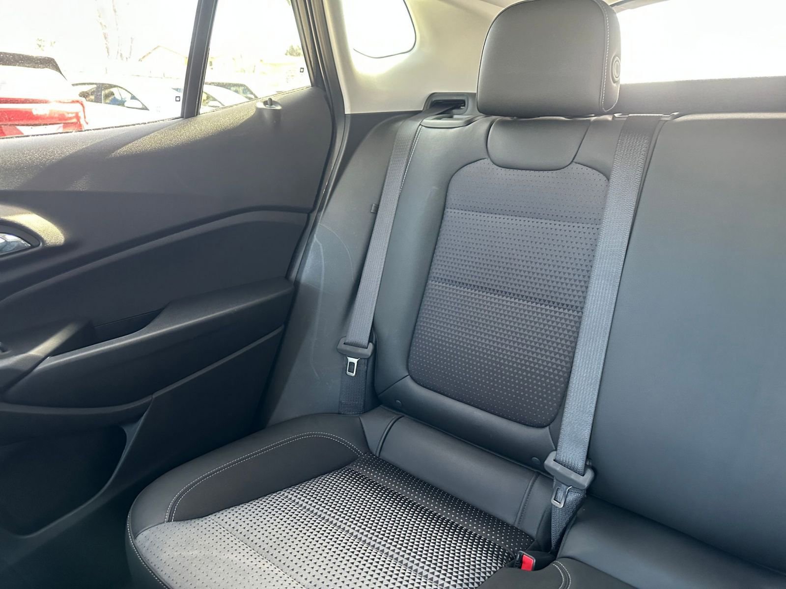 Used 2025 Chevrolet Trax LT image 38