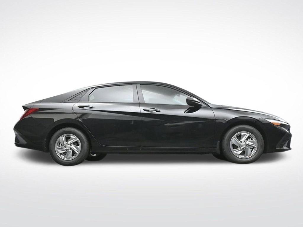 New 2026 Hyundai Elantra SE FWD image 15