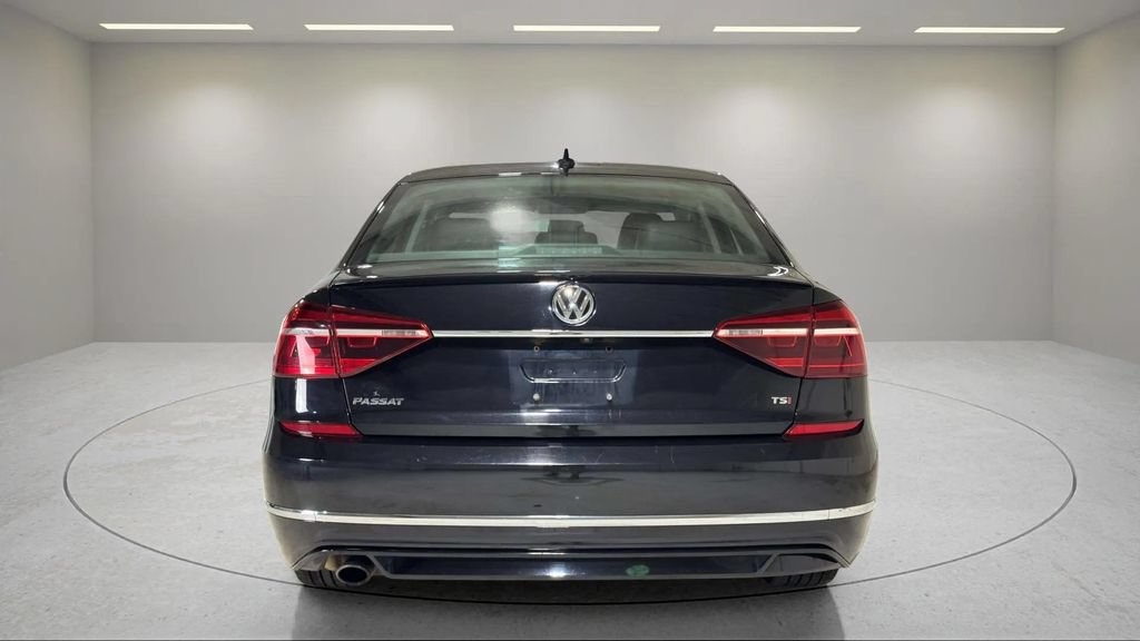 Used 2017 Volkswagen Passat 1.8T R-Line FWD image 4