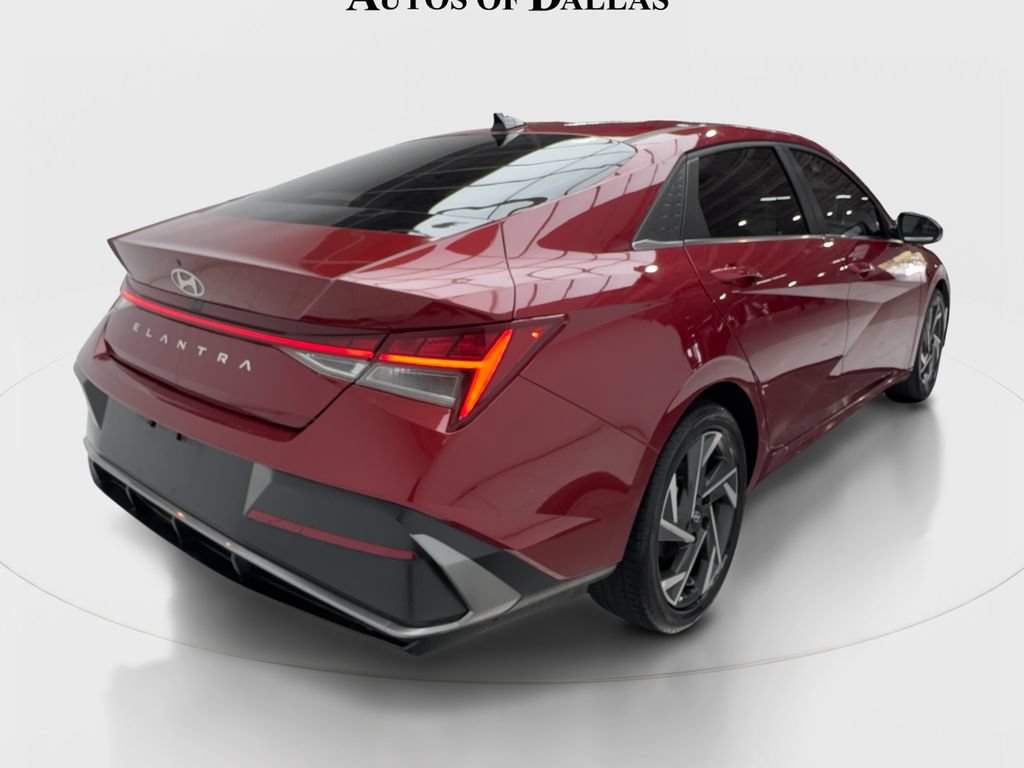 Used 2025 Hyundai Elantra SEL FWD image 7
