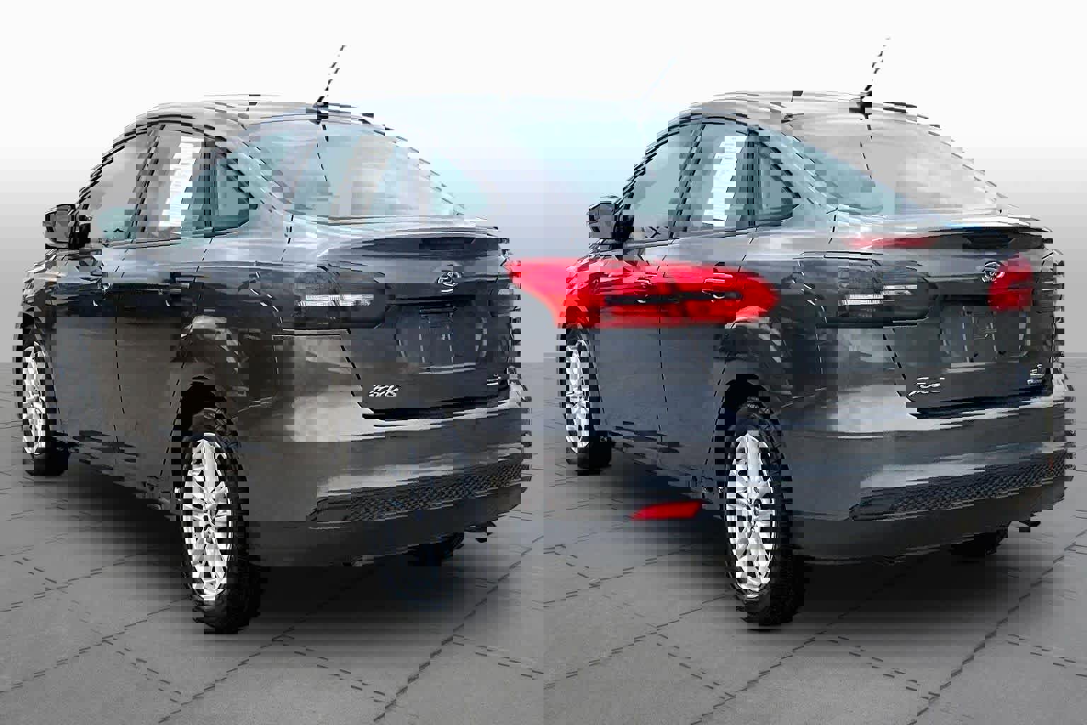 Used 2015 Ford Focus SE image 12