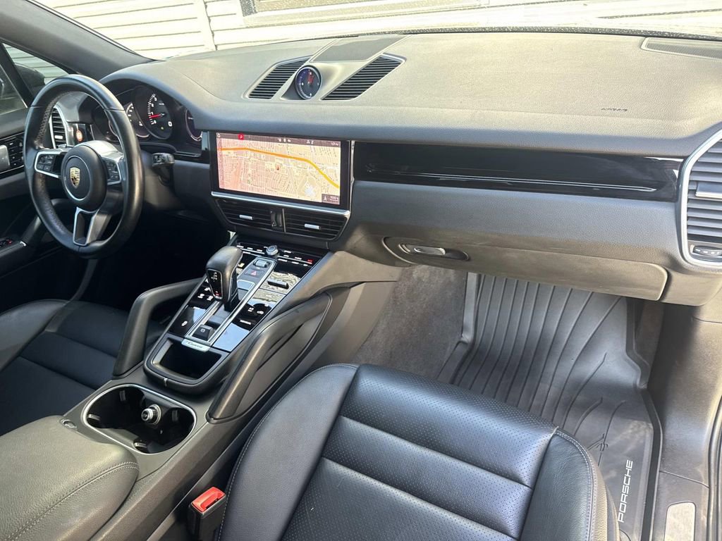 Used 2021 Porsche Cayenne image 18