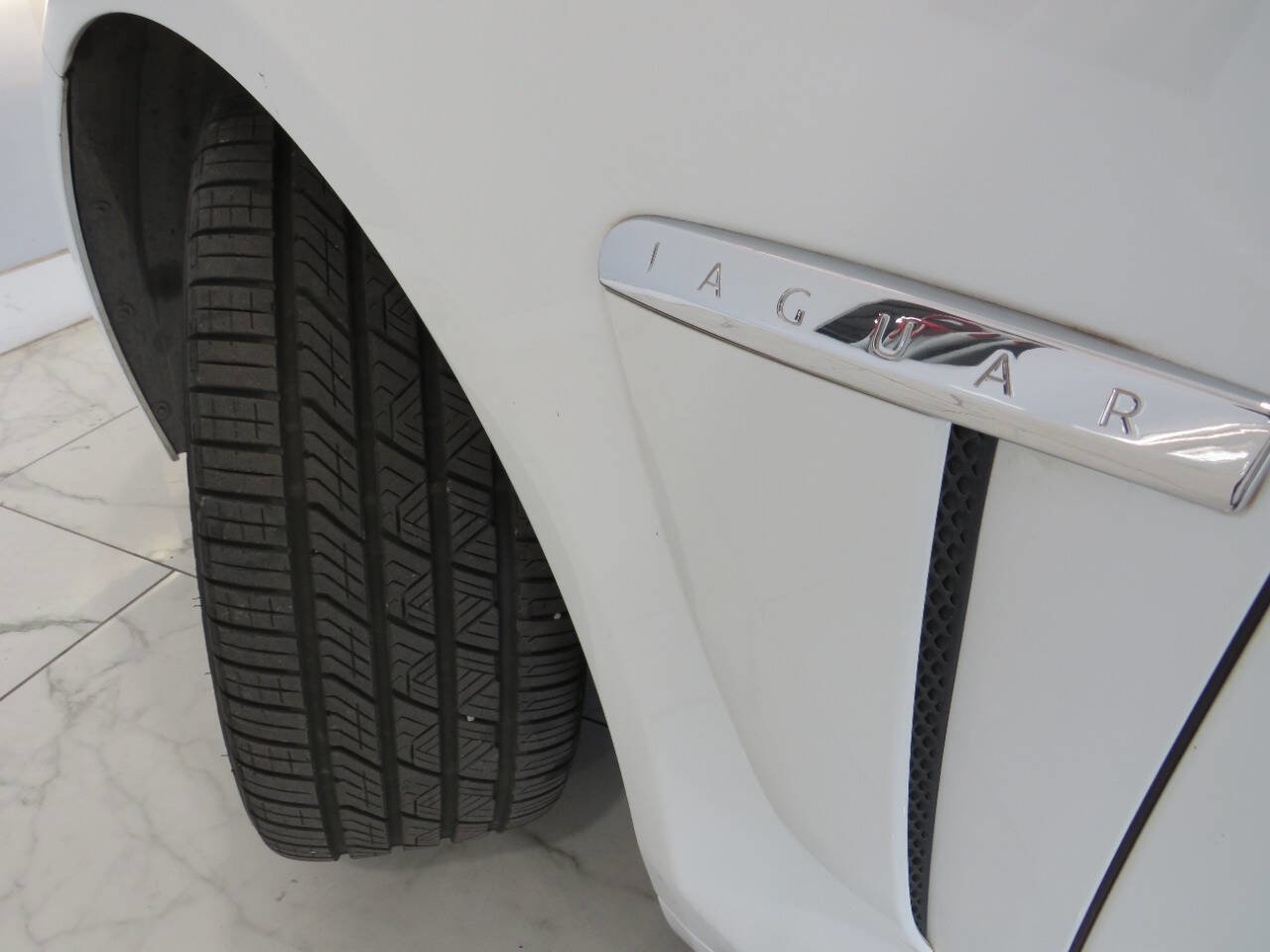 Used 2013 Jaguar XF 3.0 image 26