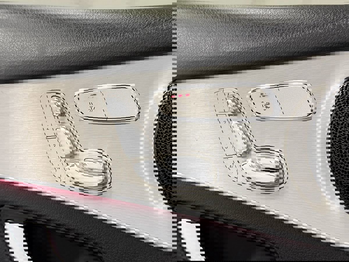 Used 2020 Mercedes-Benz GLC 300 4MATIC image 10