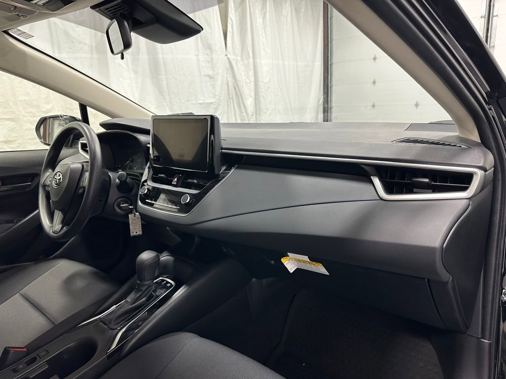 Used 2025 Toyota Corolla LE image 58
