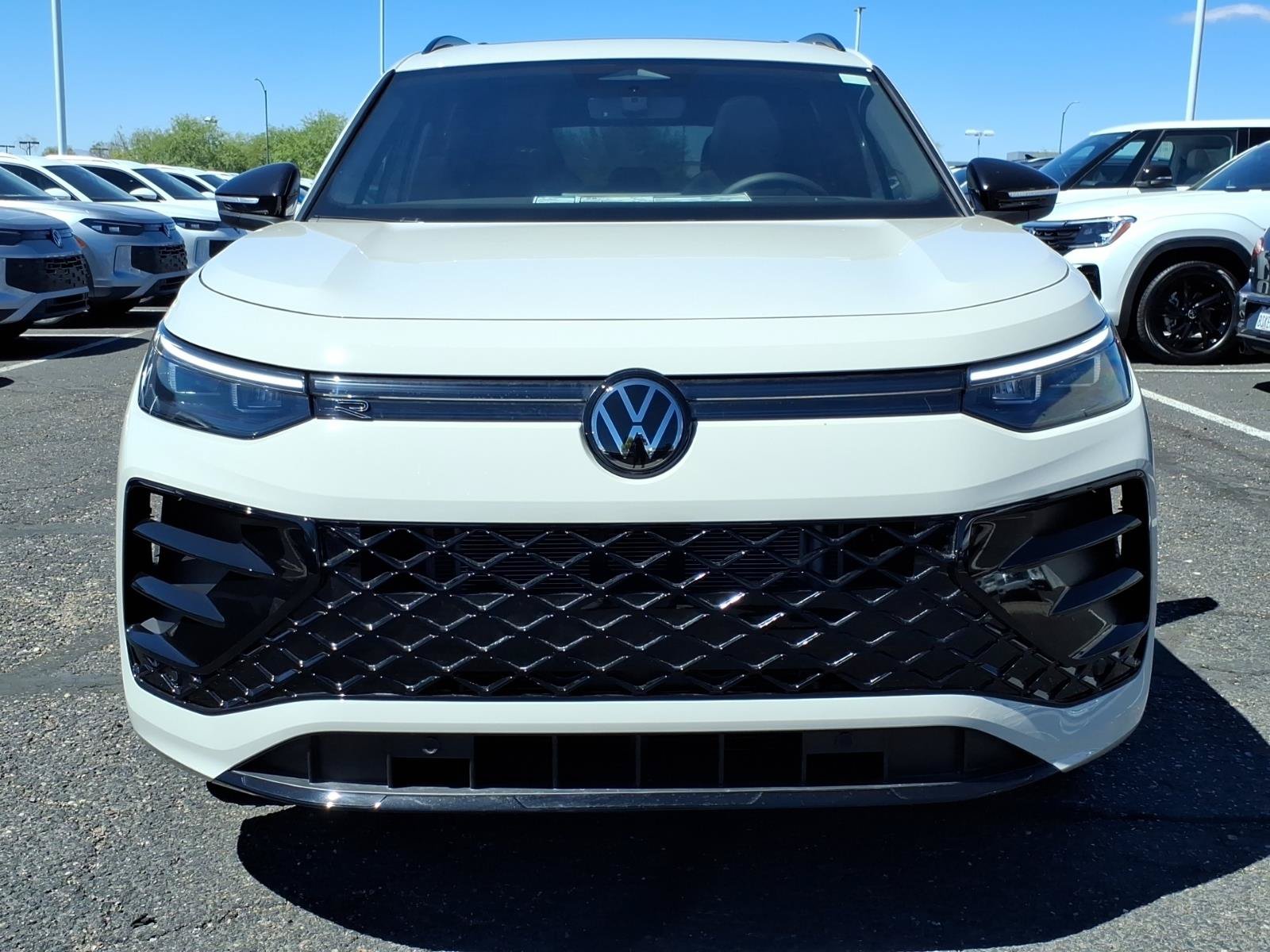 New 2026 Volkswagen Tiguan SE R-Line FWD image 2