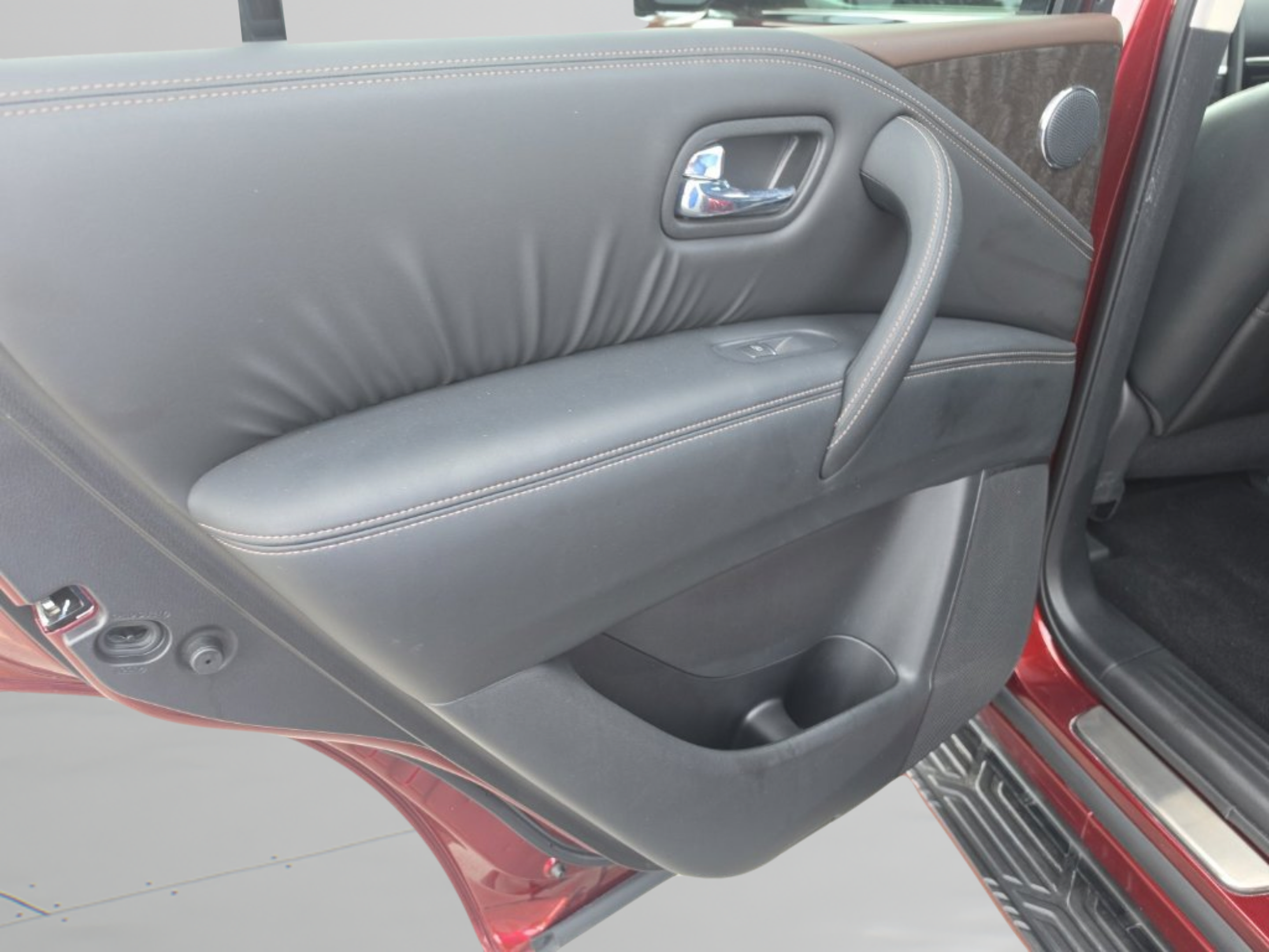 Used 2024 Nissan Armada Platinum w/ Captain's Chairs Package RWD image 21