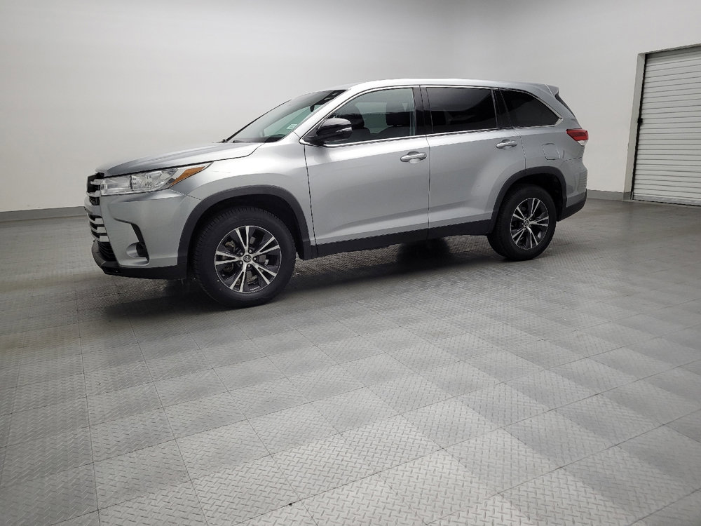 Used 2019 Toyota Highlander LE image 2