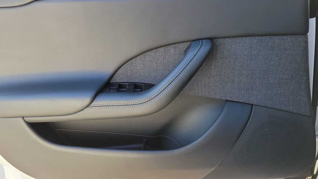 Used 2022 Tesla Model S image 16