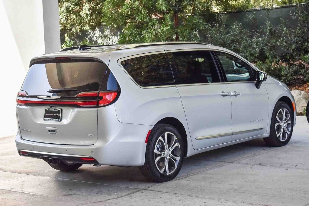 New 2026 Chrysler Pacifica Pinnacle w/ Trailer Tow Group image 6