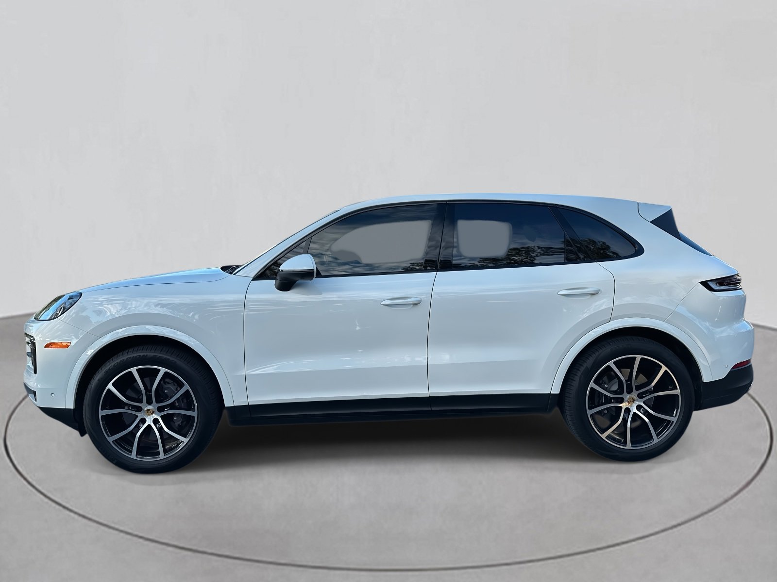 Used 2024 Porsche Cayenne image 2
