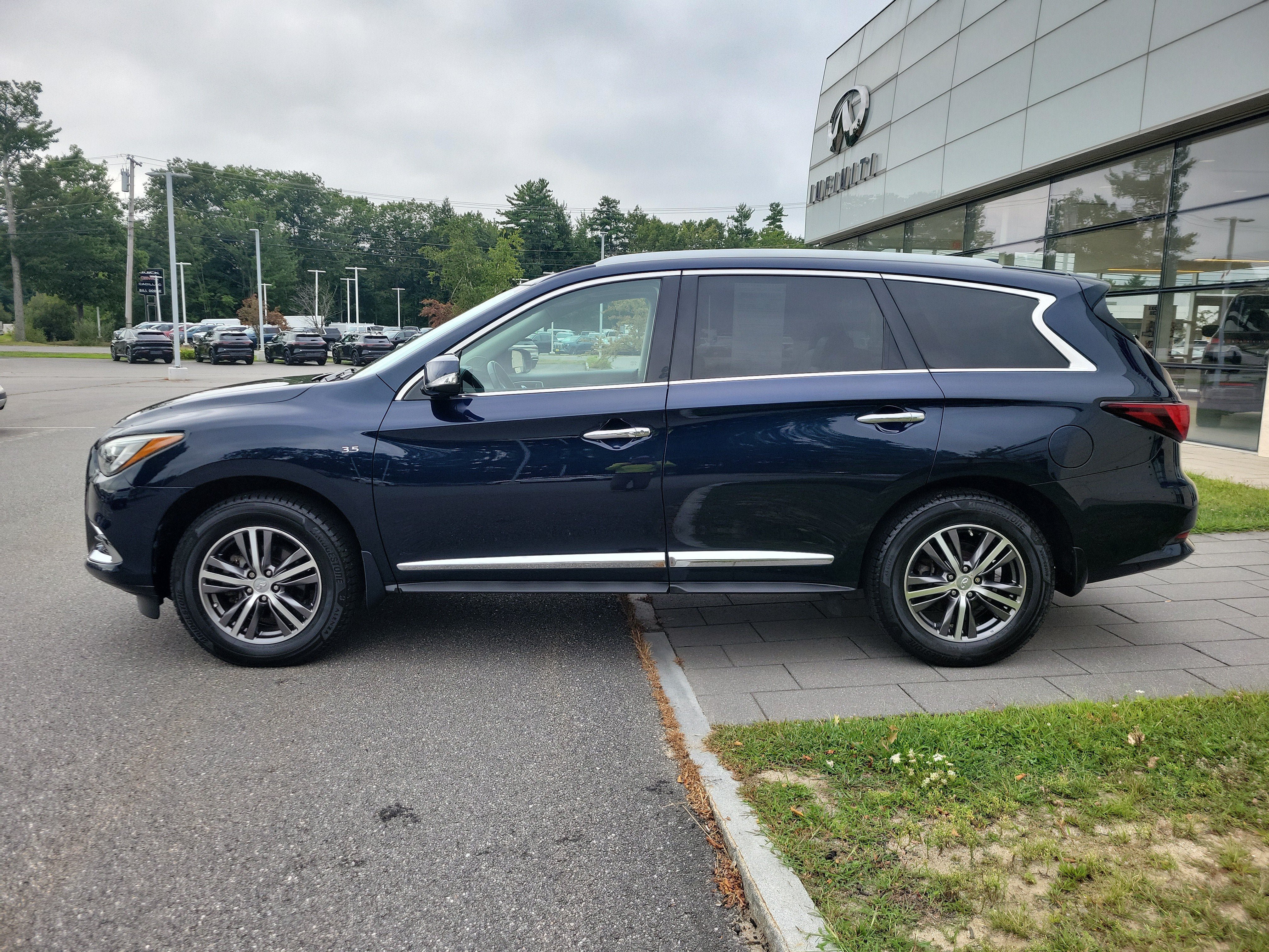 Used 2018 INFINITI QX60 Luxe w/ Premium Plus Package AWD/4WD image 2