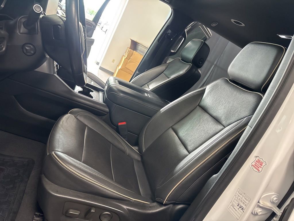Used 2023 Chevrolet Suburban Premier image 29