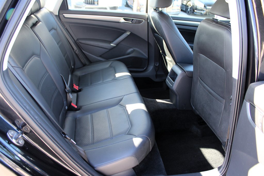 Used 2017 Volkswagen Passat 1.8T R-Line FWD image 20