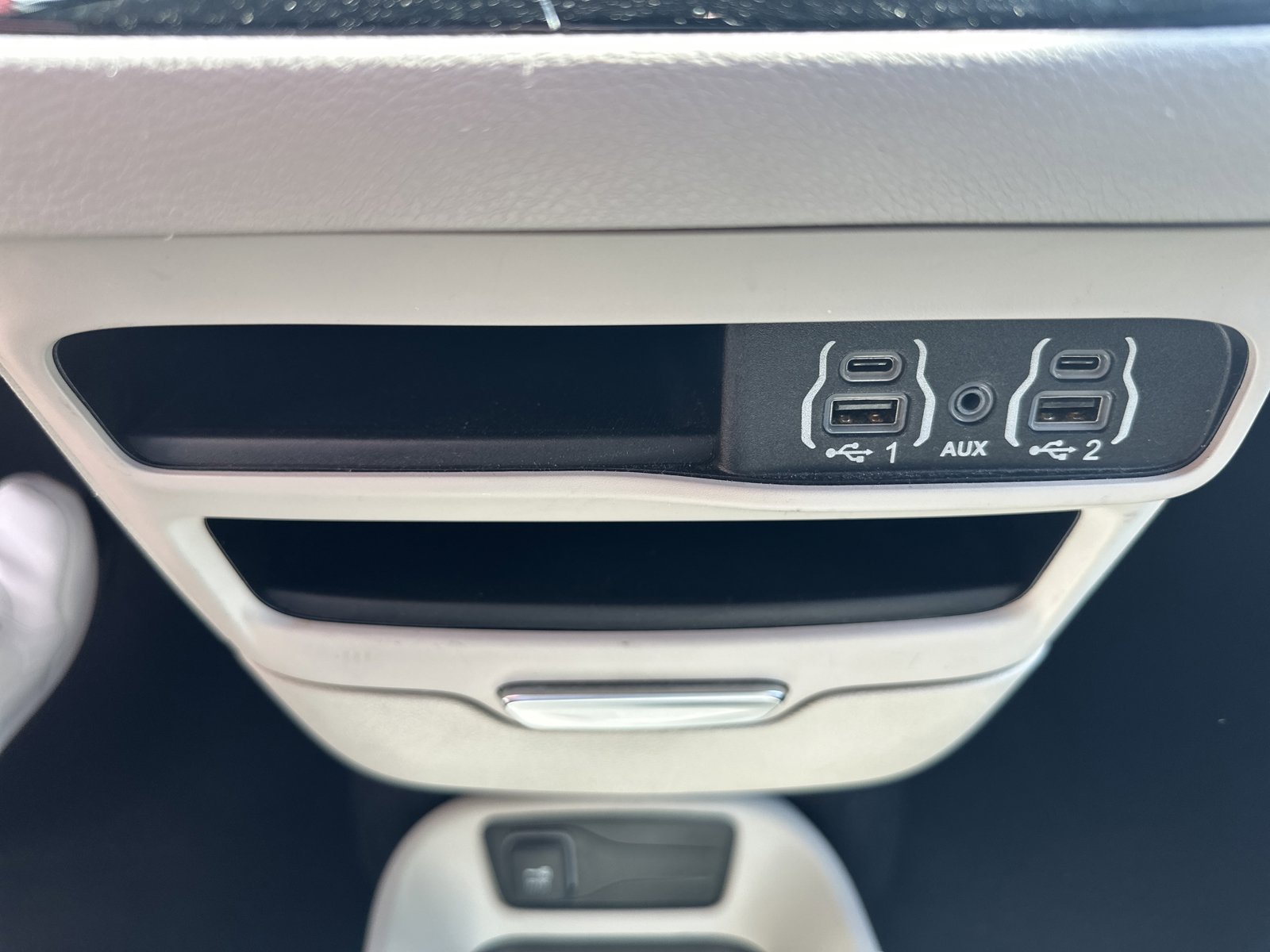 Used 2023 Chrysler Pacifica Touring-L FWD image 17