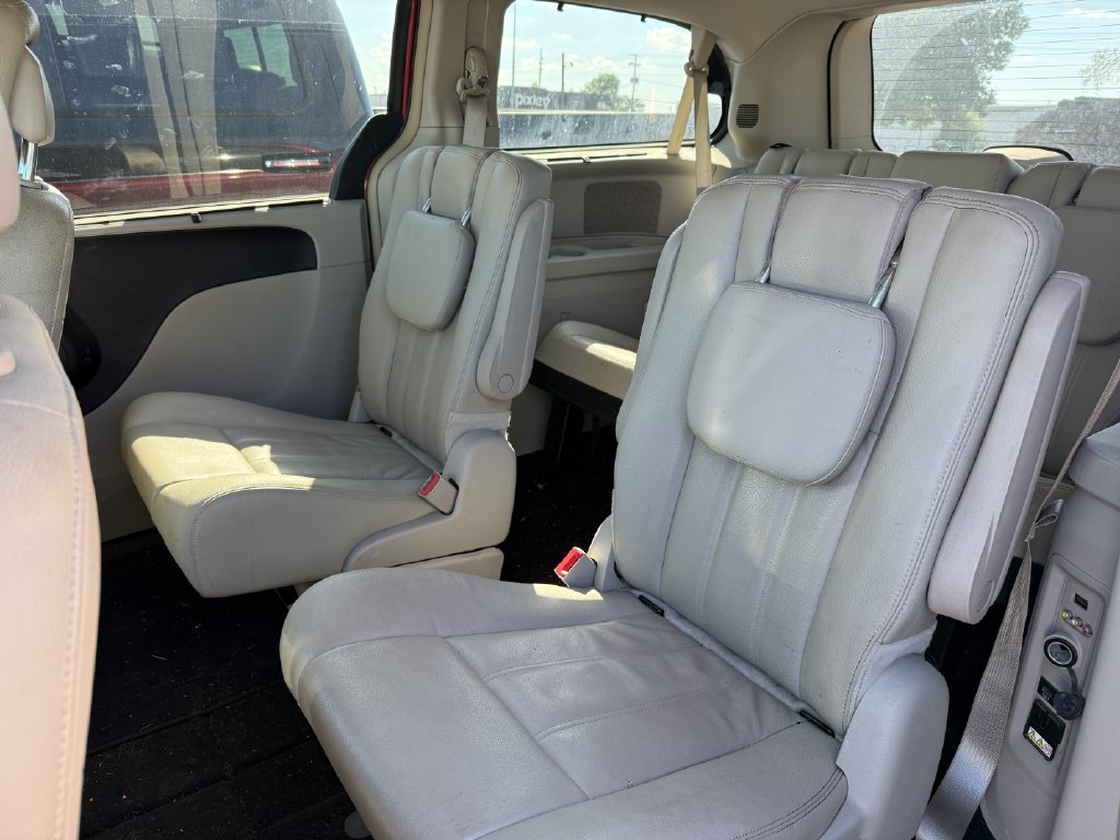 Used 2015 Chrysler Town & Country Touring w/ Driver Convenience Group FWD image 17