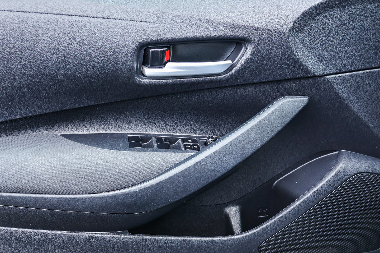 Used 2020 Toyota Corolla LE FWD image 9