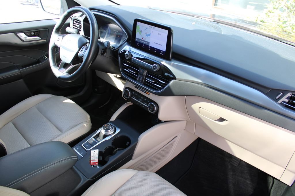 Used 2021 Ford Escape Titanium w/ Class II Trailer Tow Package image 18