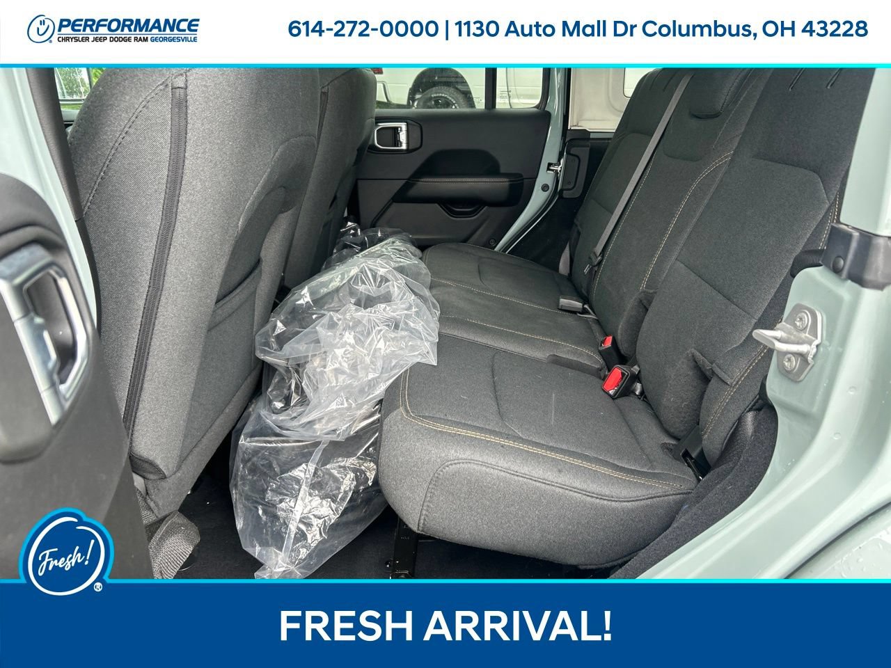 Used 2024 Jeep Wrangler Unlimited Sahara w/ Technology Group AWD/4WD image 13