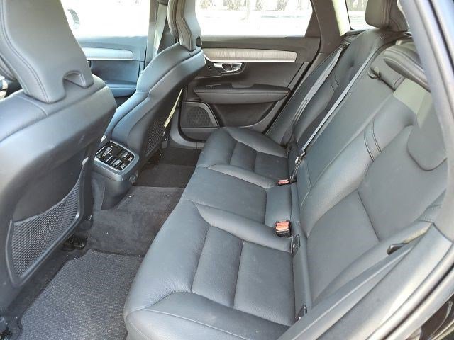 Used 2023 Volvo V90 B6 Cross Country Plus image 19