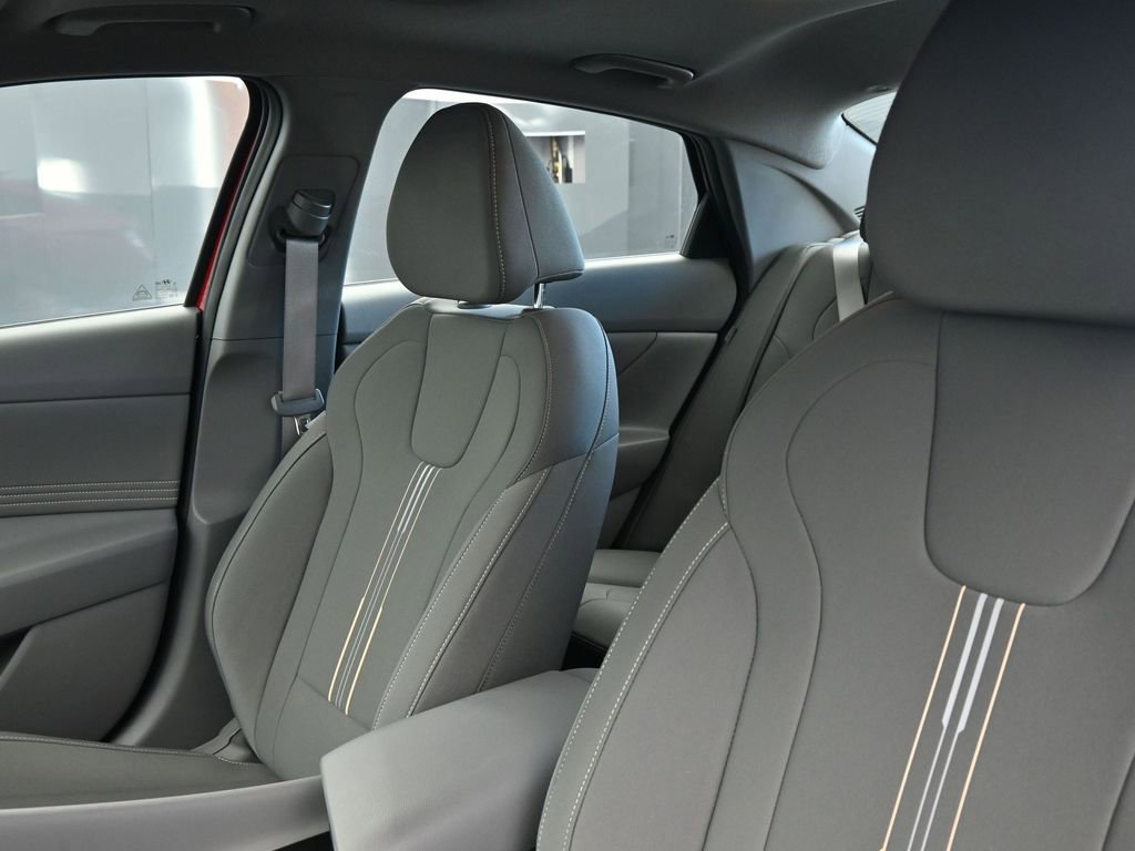 Used 2025 Hyundai Elantra SEL image 24