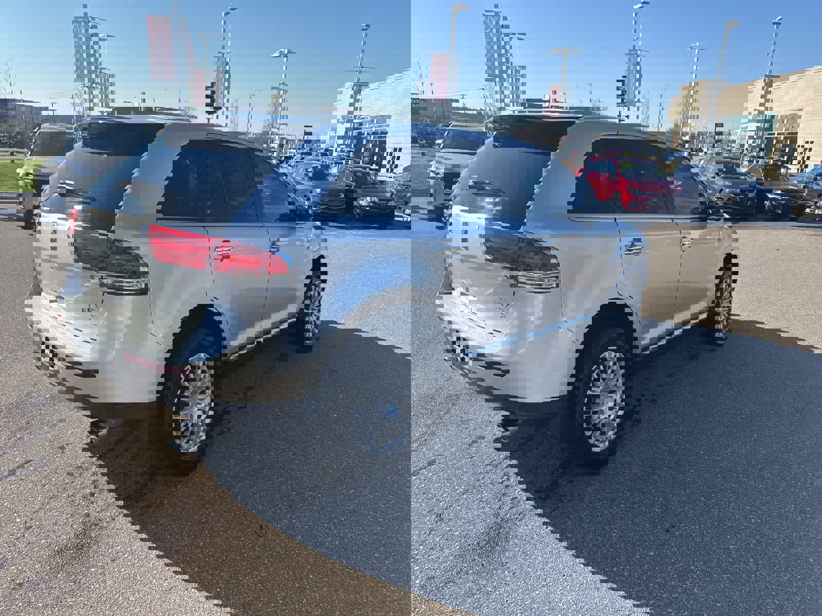 Used 2011 Lincoln MKX AWD image 5