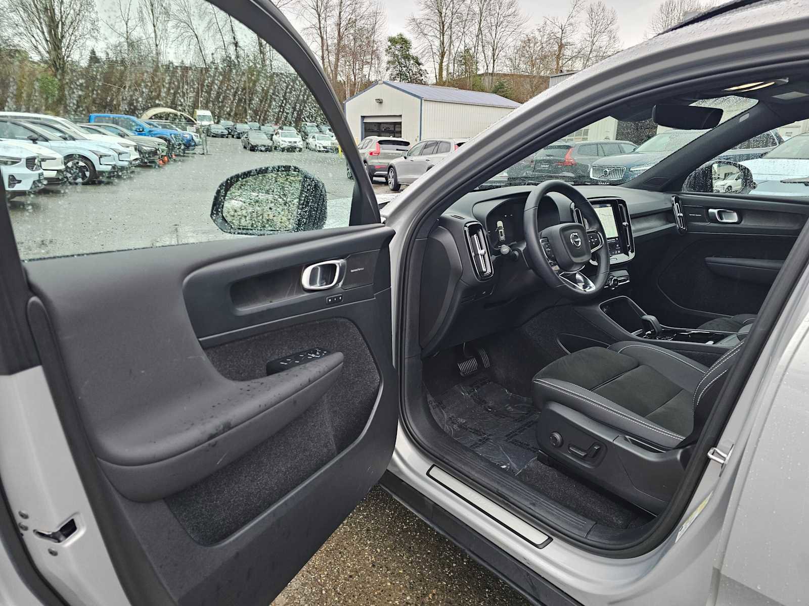 Certified 2023 Volvo XC40 Recharge Ultimate image 20