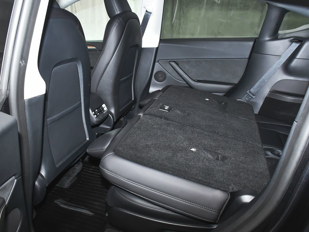 Used 2025 Tesla Model Y Long Range AWD/4WD image 55