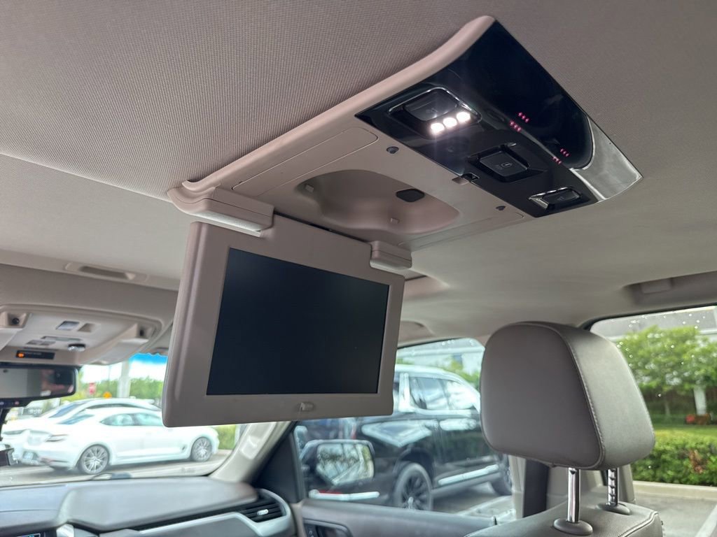 Used 2019 Chevrolet Suburban LT AWD/4WD image 7