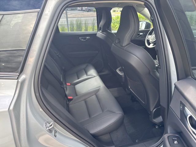 Used 2025 Volvo XC60 B5 Plus AWD/4WD image 13
