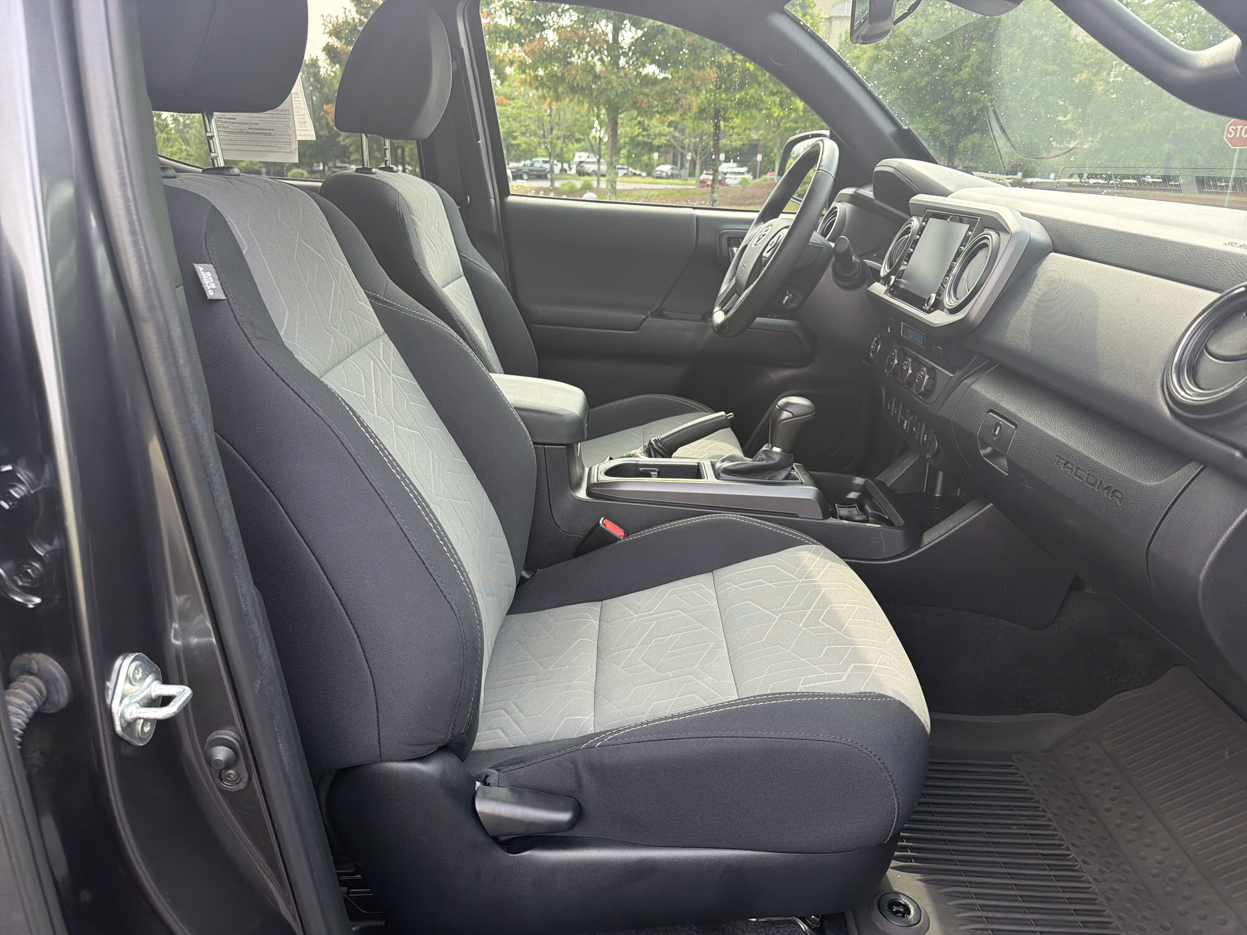 Used 2022 Toyota Tacoma TRD Off-Road w/ Technology Package RWD image 31