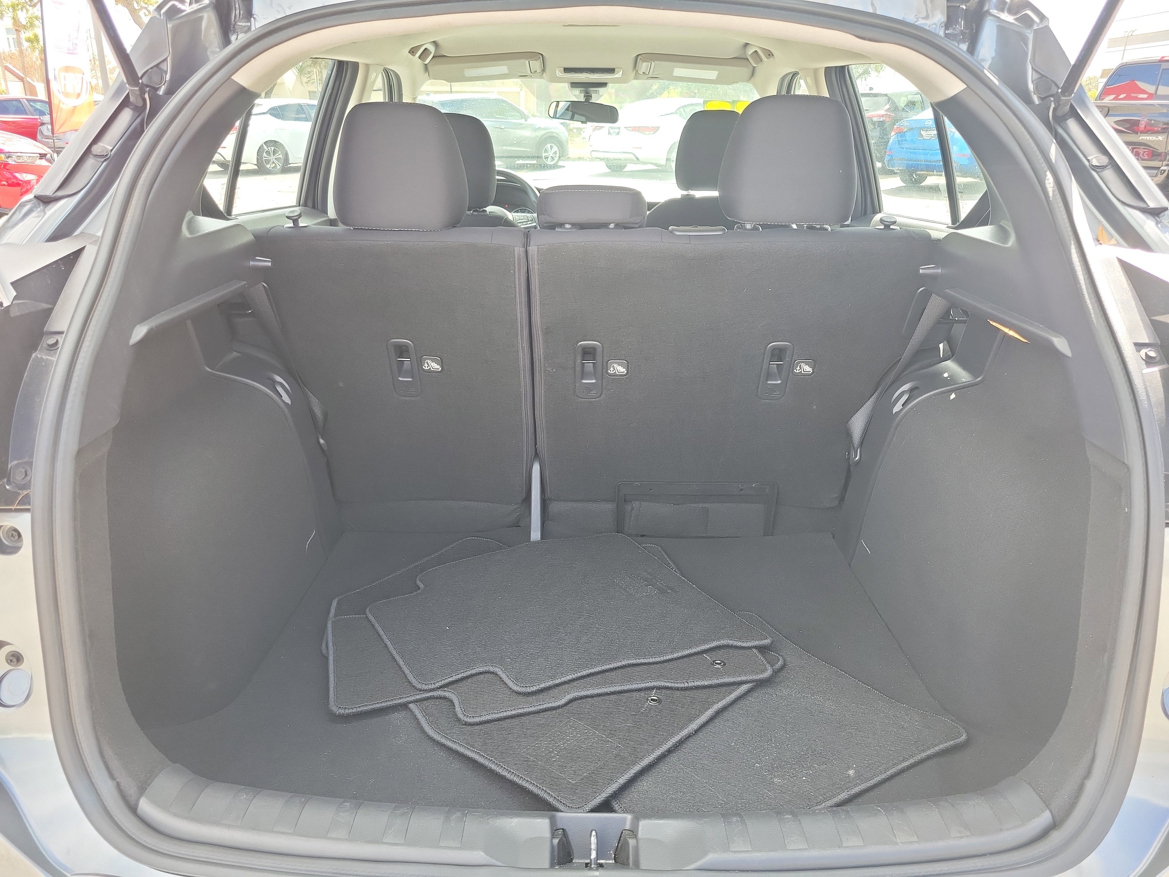 Used 2023 Nissan Kicks SV FWD image 9