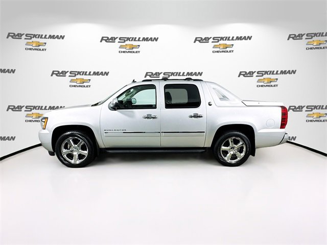 Used 2013 Chevrolet Avalanche LTZ image 4