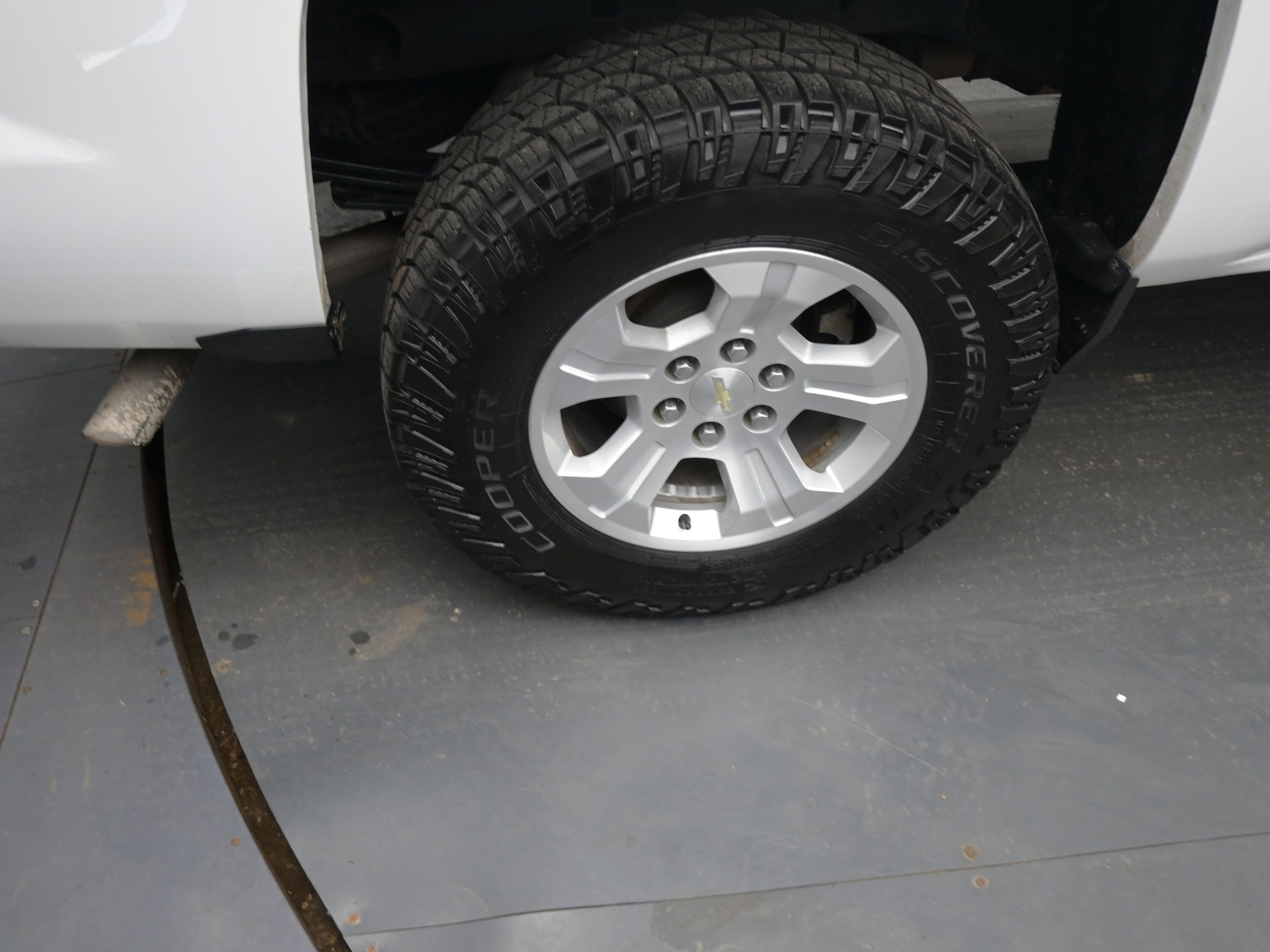 Used 2018 Chevrolet Silverado 1500 LT w/ Texas Edition image 9