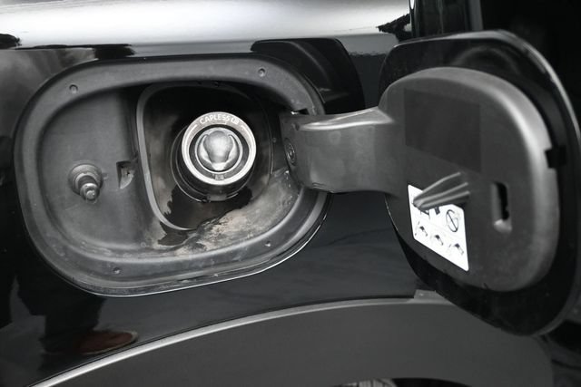 Used 2025 Nissan Kicks SR FWD image 47