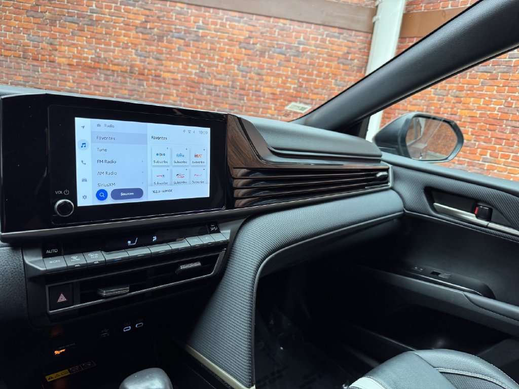 Used 2025 Toyota Camry SE FWD image 18