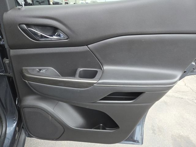 Used 2020 GMC Acadia SLT image 25