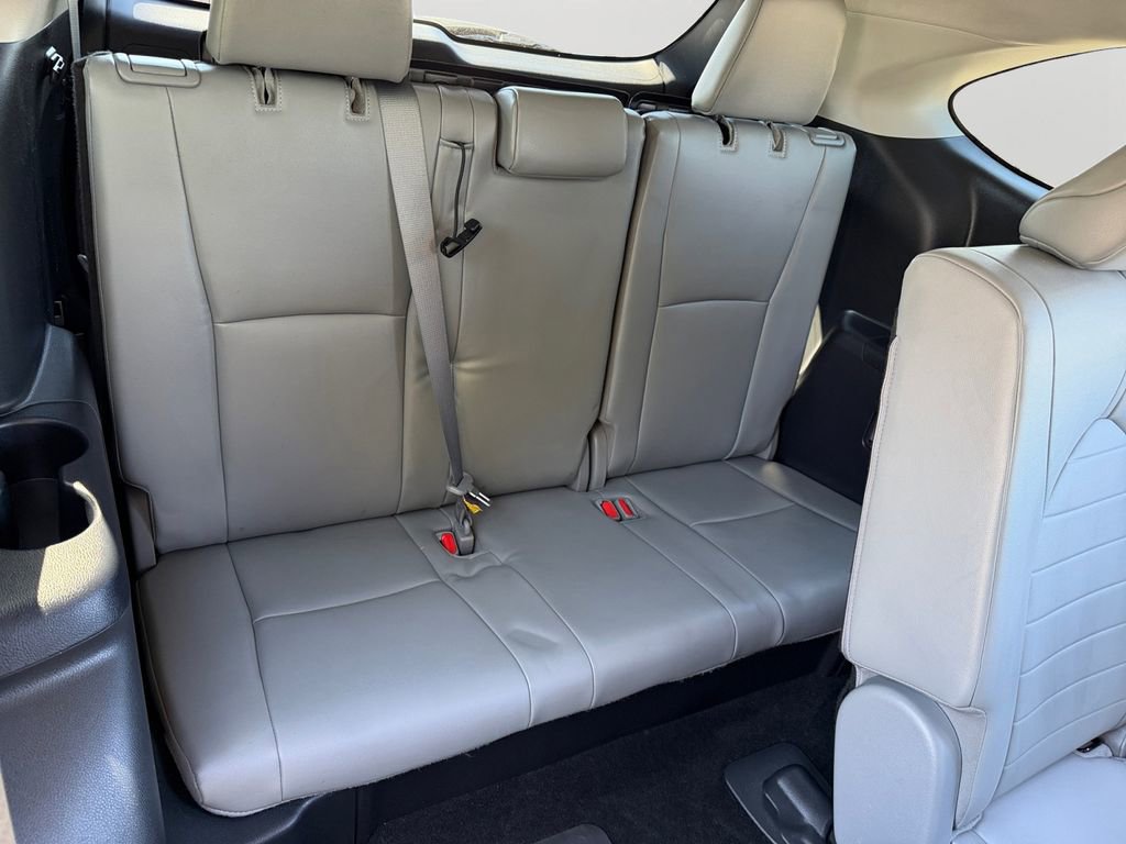Used 2023 Toyota Highlander XLE AWD/4WD image 10