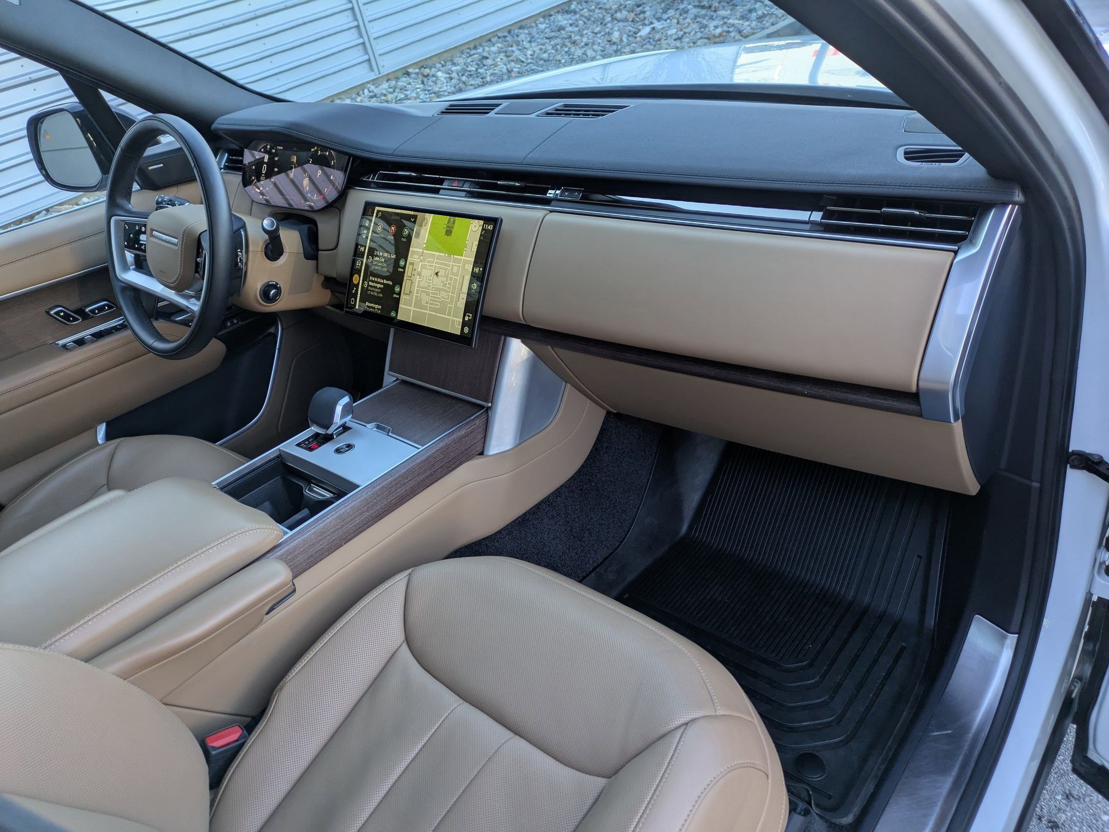 Used 2024 Land Rover Range Rover Long Wheelbase SE image 32