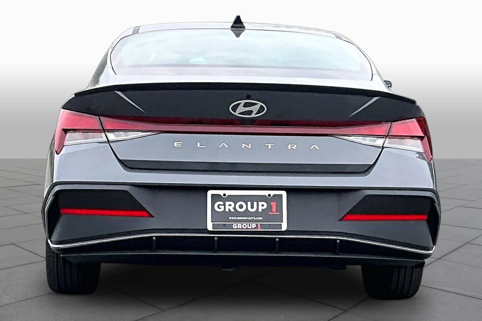 New 2026 Hyundai Elantra SEL Sport FWD image 4