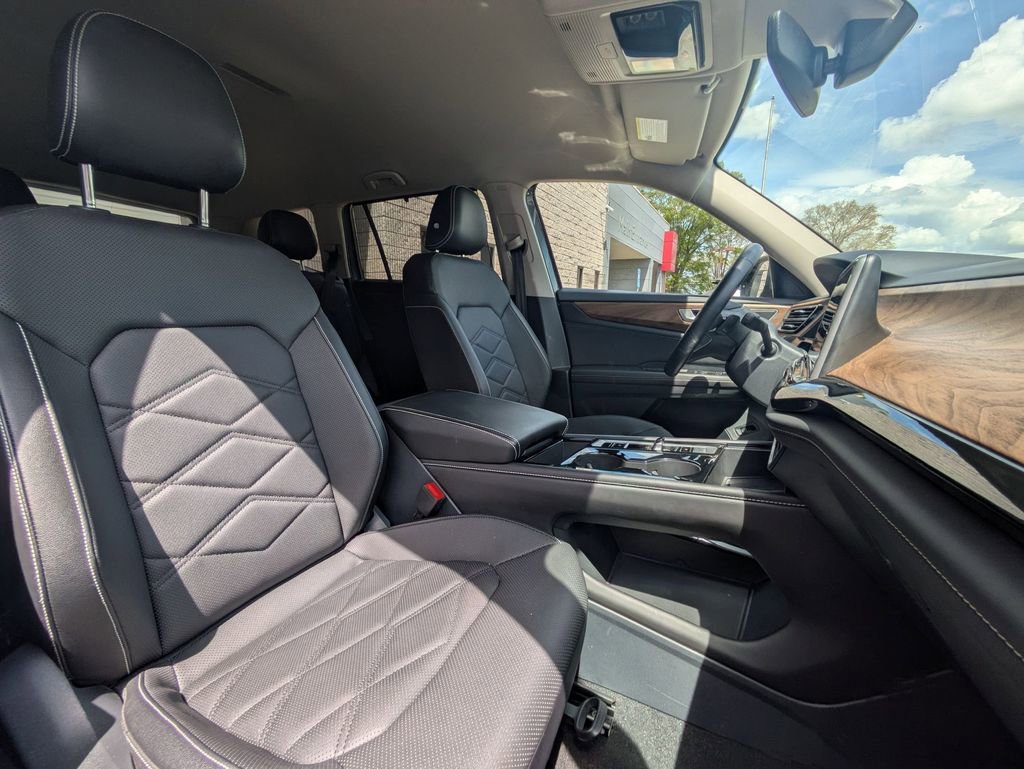 Used 2025 Volkswagen Atlas SE FWD image 30