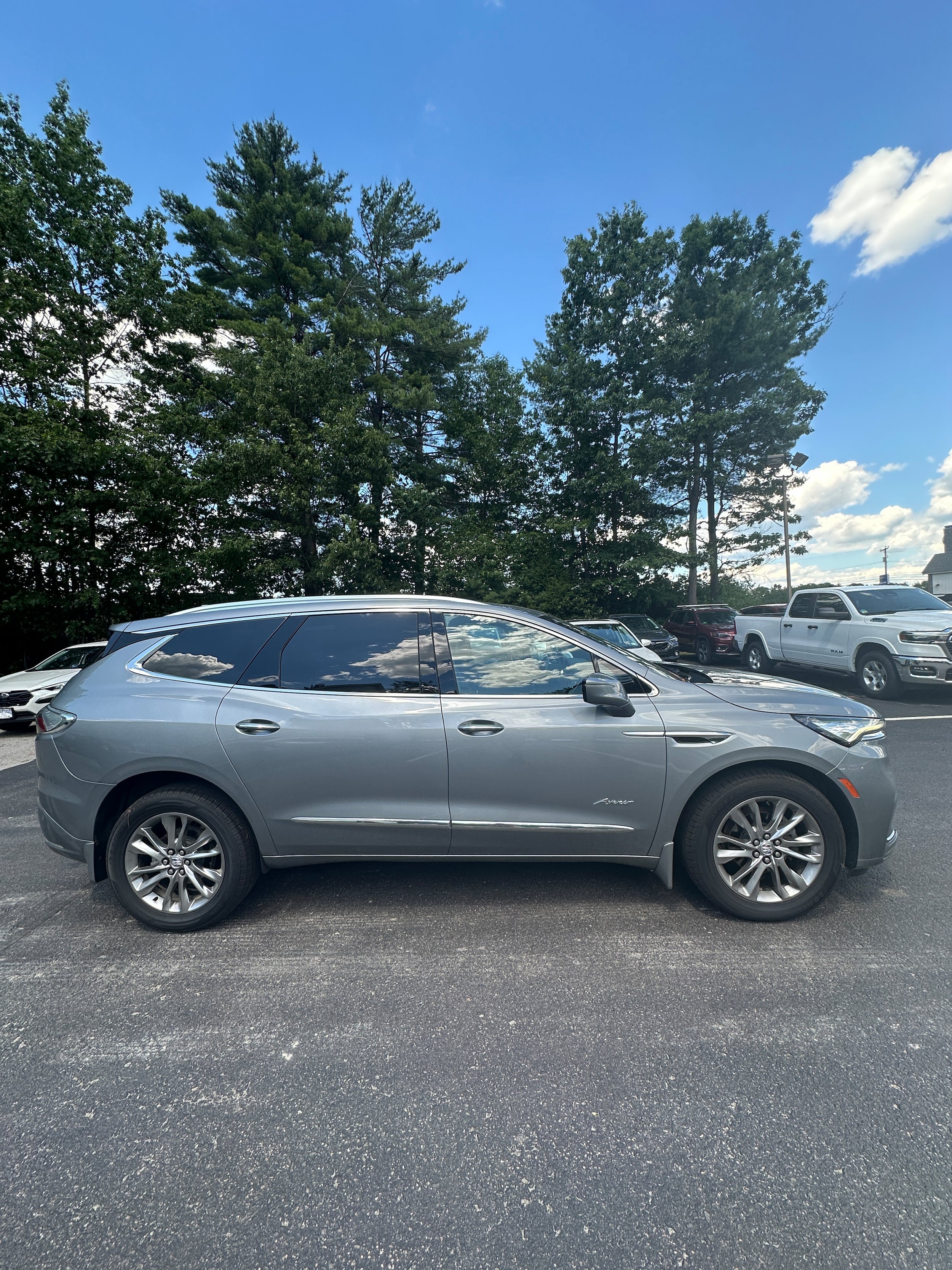 Used 2023 Buick Enclave Avenir w/ Avenir Technology Package AWD/4WD image 4