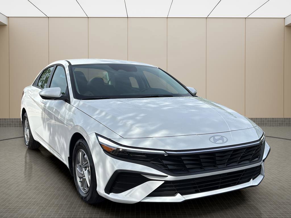 Certified 2025 Hyundai Elantra SE image 7