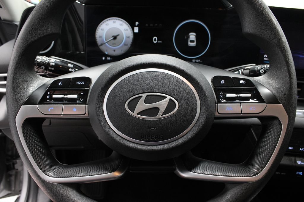 Used 2024 Hyundai Elantra SEL FWD image 31
