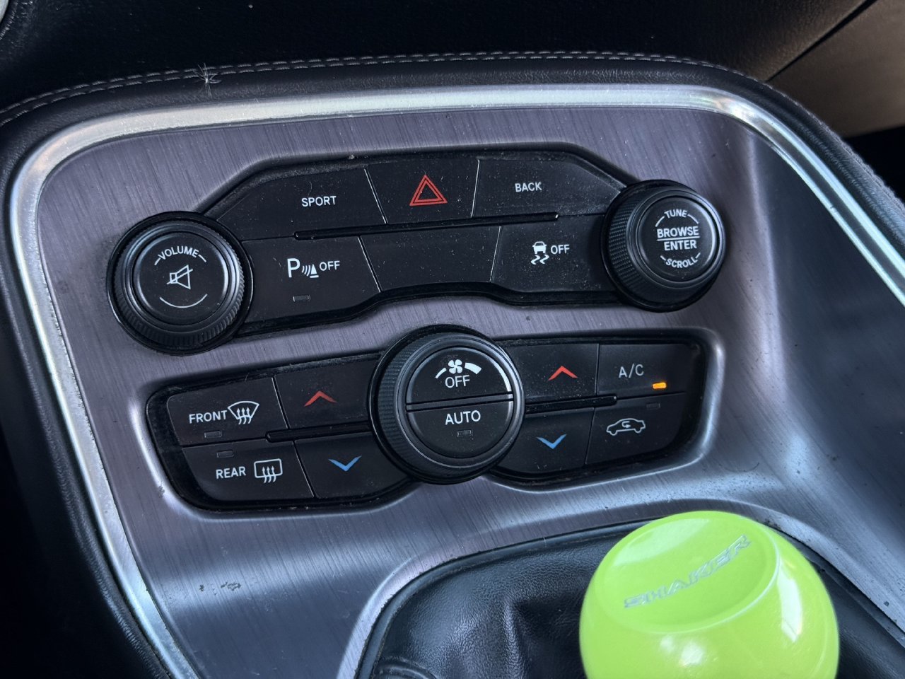 Used 2015 Dodge Challenger R/T RWD image 19